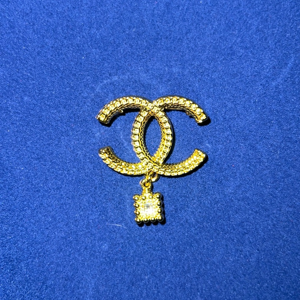 Brooch 4
